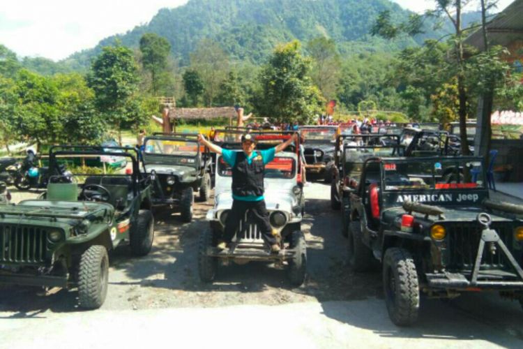 Mobil adventure Volcano Tour Gunung Merapi di Kinahrejo. 