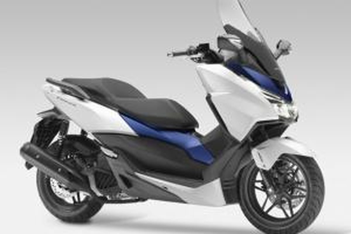 Honda Forza 125 meluncur di Paris Motor Show 2014.