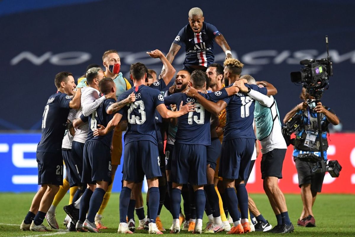 Para pemain Paris Saint-Germain merayakan kelolosan mereka ke final Liga Champions 2019-2020 setelah mengalahkan RB Leipzig di Stadion Da Luz, Lisbon, Portugal, Rabu (19/8/2020) dini hari WIB. 