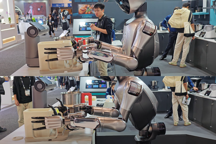 Demonstrasi kemampuan robot humanoid R1 yang sedang meletakkan sebuah kotak di atas meja. 