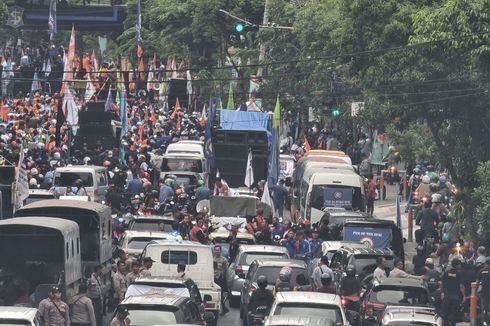Saat Akses Jalan Kota Surabaya Sempat Lumpuh karena Demonstrasi Buruh