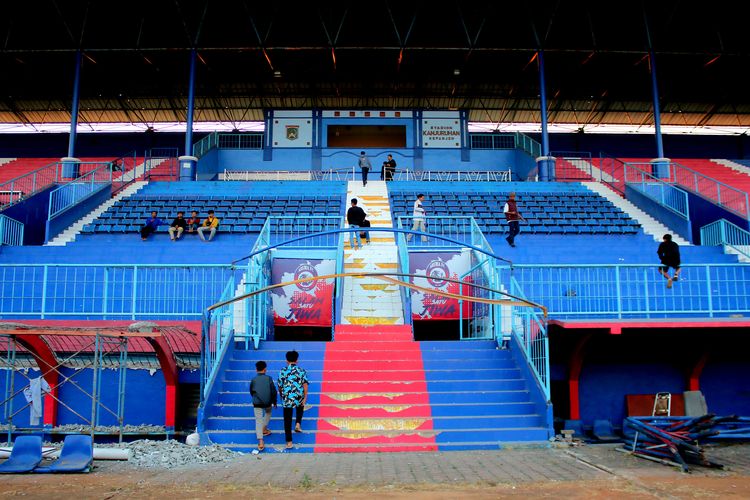 Kondisi tribun VIP dan VVIP pasca tragedi yang dibuka untuk umum saat memperingati satu tahun Tragedi Kanjuruhan di Stadion Kanjuruhan Kepanjen Kabupaten Malang, Minggu (1/10/2023) sore. Sebelumnya stadion bagian dalam ditutup guna proses hukum.