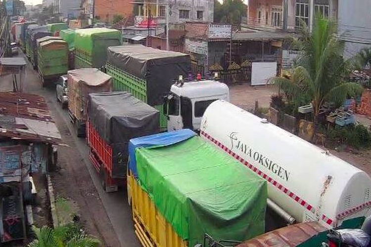 Perbaikan Jalan Picu Macet Parah di Jalintim Palembang–Betung, Ini Jalur Alternatifnya