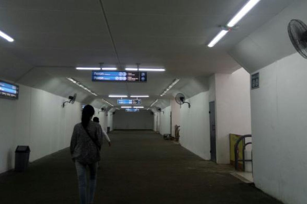 Terowongan penyeberangan Stasiun Manggarai. Foto diambil pada Jumat (20/1/2017).
