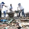 Pelindo dan DLH Semarang Kumpulkan 1,7 Ton Sampah di Pantai Tirang