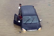 Mobil Terendam Banjir, Langsung Jual atau Perbaiki Dulu?