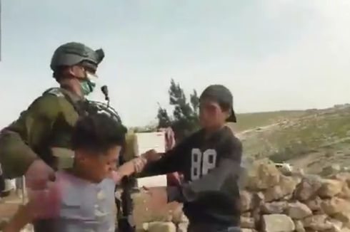 Video Militer Israel Tangkap Anak-anak Palestina yang Cari Sayuran di Dekat Pemukiman Ilegal Yahudi