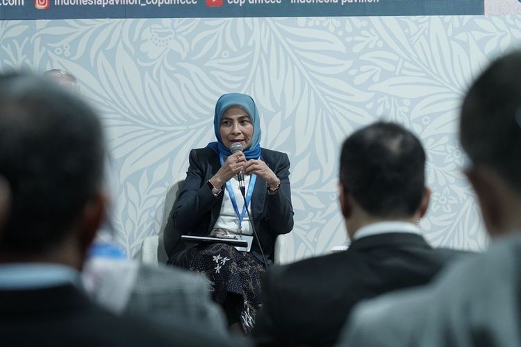 Direktur Keuangan PLN Sinthya Roesly menyampaikan bahwa PLN terus menggalang dana investasi hijau dari lembaga publik, bilateral, multilateral hingga swasta untuk mendukung transisi energi serta visi swasembada energi dalam Talkshow Fostering and Enabling Innovative Climate Finance Mechanism di Indonesian Pavilion COP 29, Baku, Azerbaijan, Selasa, (12/11/2024).