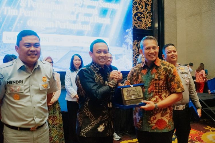 Bank BJB dan Tim Pembina Samsat Jawa Barat menegaskan perpanjangan kerja sama dalam pembayaran pajak kendaraan bermotor yang legal.