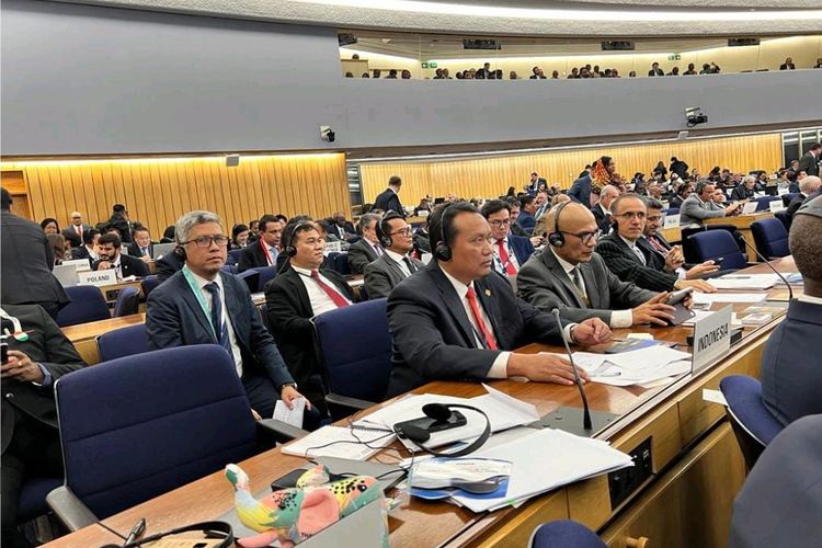 Anggota I BPK Nyoman Adhi Suryadnyana dalam sidang majelis ke-33 IMO, di London, Inggris, Jumat (1/12/2023). BPK RI telah menjadi pemeriksa eksternal IMO, WMU dan IMLI pada periode 2020-2023.