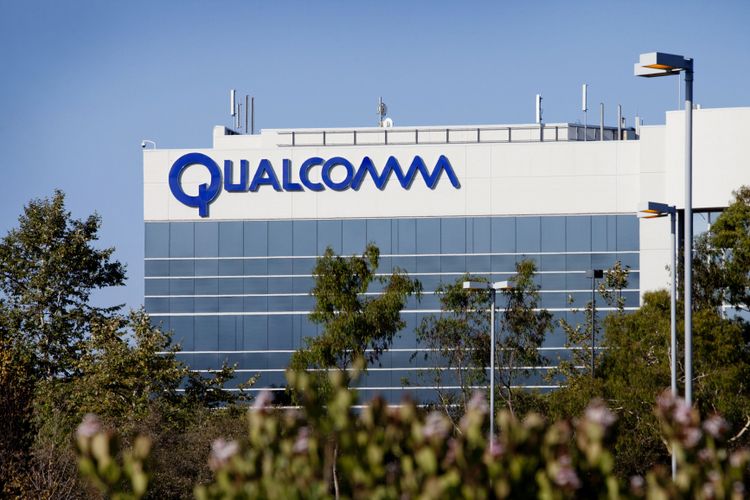 Papan nama Qualcomm Inc. di gedung kantornya di La Jolla, California, AS.