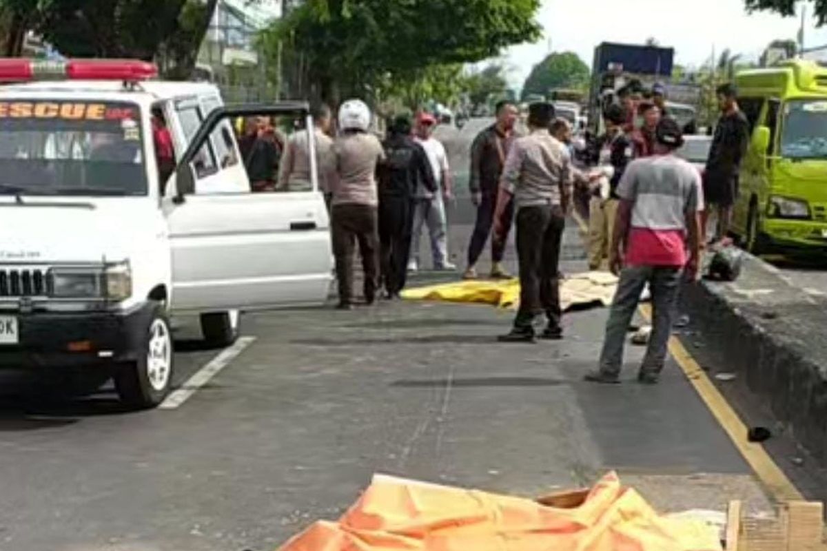 Gagal Mesin Saat Nanjak, Truk Wingbox Meluncur Mundur Tewaskan Tiga Orang