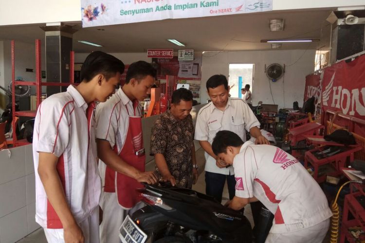 Diler utama Honda di Jakarta dan Tangerang, Wahana Makmur Sejati, mengunjungi langsung para mekanik AHASS untuk memberikan penyegaran ilmu.