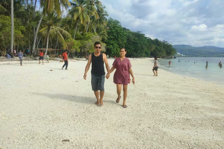 Pantai Ketebe, Kecamatan Reo, Kabupaten Manggarai, NTT menjadi salah satu destinasi pantai yang berada di sisi utara dari Pulau Flores, Jumat, (19/5/2023). Pantai ini menjadi tujuan berwisata dari wisatawan lokal, mancanegara dan Nusantara.