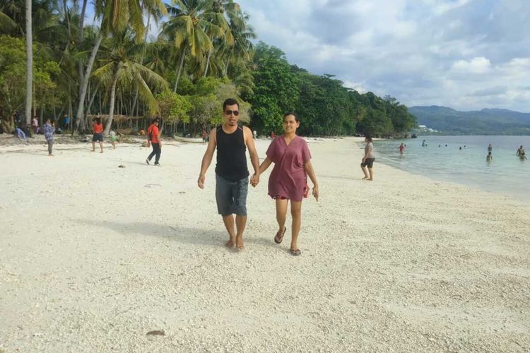 Pantai Ketebe, Kecamatan Reo, Kabupaten Manggarai, NTT menjadi salah satu destinasi pantai yang berada di sisi utara dari Pulau Flores, Jumat, (19/5/2023). Pantai ini menjadi tujuan berwisata dari wisatawan lokal, mancanegara dan Nusantara. 