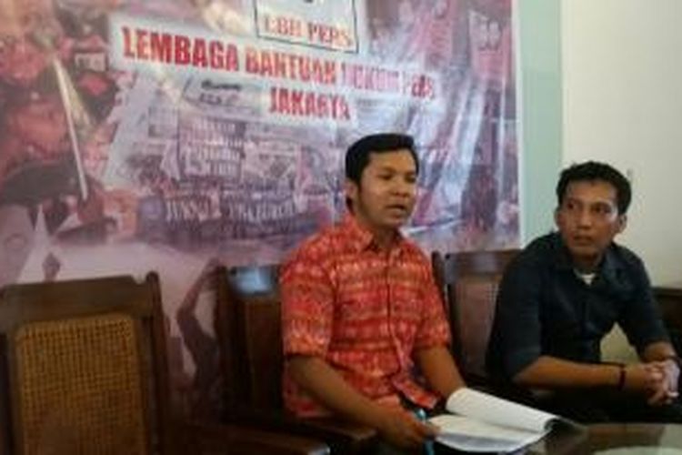 Direktur Eksekutif LBH Pers, Nawawi Bahrudin dan Kadiv Riset & Jaringan LBH Pers, Asep Komarudin dalam sebuah diskusi di Cikini, Jakarta Pusat, Selasa (22/12/2015)