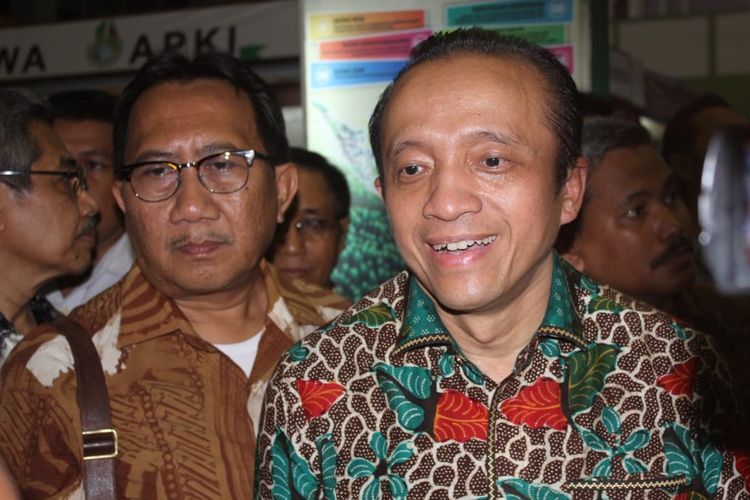 Sekertaris Jendral (Sekjen) KLHK Bambang Hendroyono usai menghadiri kegiatan Indogreen Environment and Forestry Expo 2019, di Gedung CCC Makassar, Sulawesi Selatan, Kamis (4/4/2019)