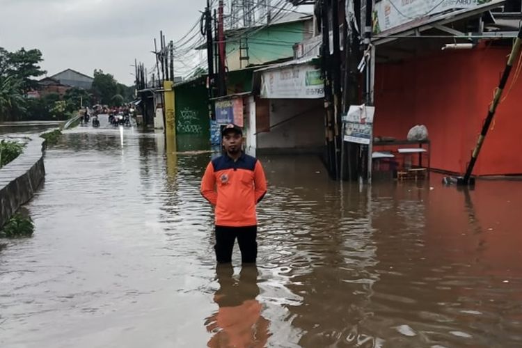 Badan Penanggulangan Bencana Daerah (BPBD) Tangerang Selatan (Tangsel) mengatakan empat wilayah di Kecamatan Pondok Aren, terendam banjir pada Rabu (14/2/2024) pagi.