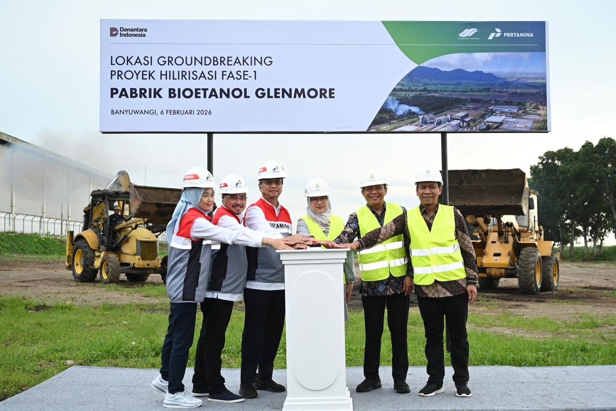 Peresmian groundbreaking (peletakan batu pertama) dua proyek hijau Pertamina di Cilacap, Jawa Tengah (Jateng), dan Banyuwangi, Jawa Timur (Jatim).