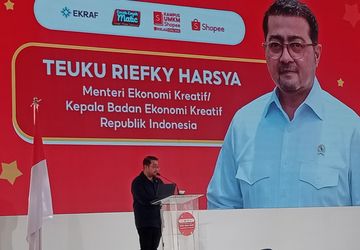 Menteri Ekraf Tinjau 300 Emak-Emak di Kota Malang Belajar E-Commerce