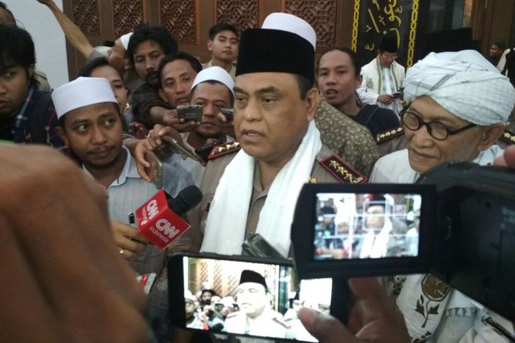 Wakapolri Komjen Syafrudin saat bertemu dengan sejumlah ulama di Masjid Polda Jatim, Rabu (21/2/2018).