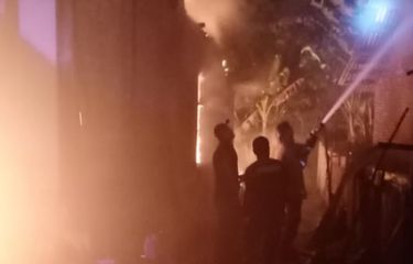 Kebakaran di Permukiman Padat Riau, 5 Rumah Kontrakan Hangus