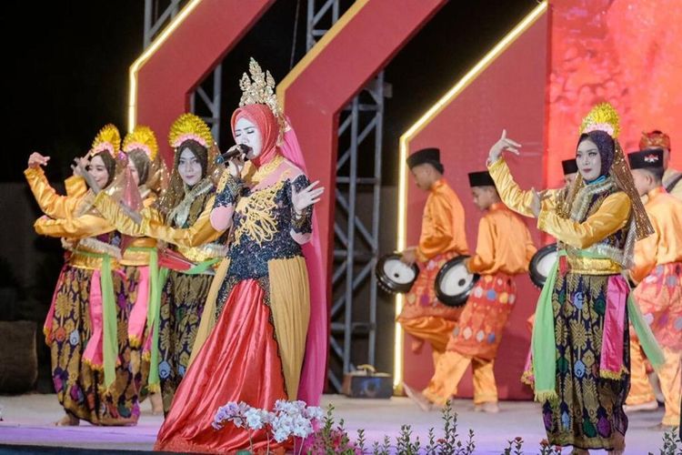 Suasana opening cereminial Event Bau Nyale yang dibuka Oleh Sandiaga Salahuddin Uno