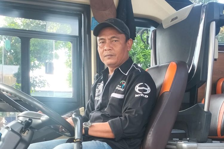 Alwi, Sopir Bus yang Teguh Bantu Sesama meski Pernah Ditipu