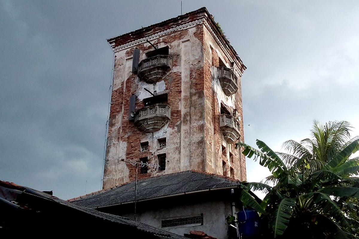 Menara air di Jalan Menara Air, Manggarai, Tebet, hanya bisa didatangi dari gang menuju Mushala Nurul Iman.  