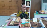 Cerita Cocos Trisada, Rintis Usaha Alas Kaki Berbahan Limbah Eceng Gondok