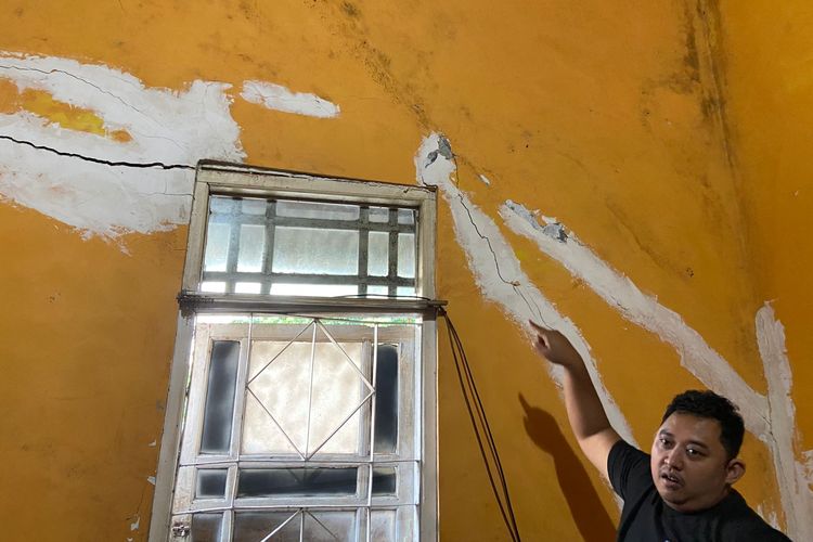 Ada Proyek Jalan dan Superblok Pakuwon, Warga Tinjomoyo Semarang Mengeluh Tembok Retak