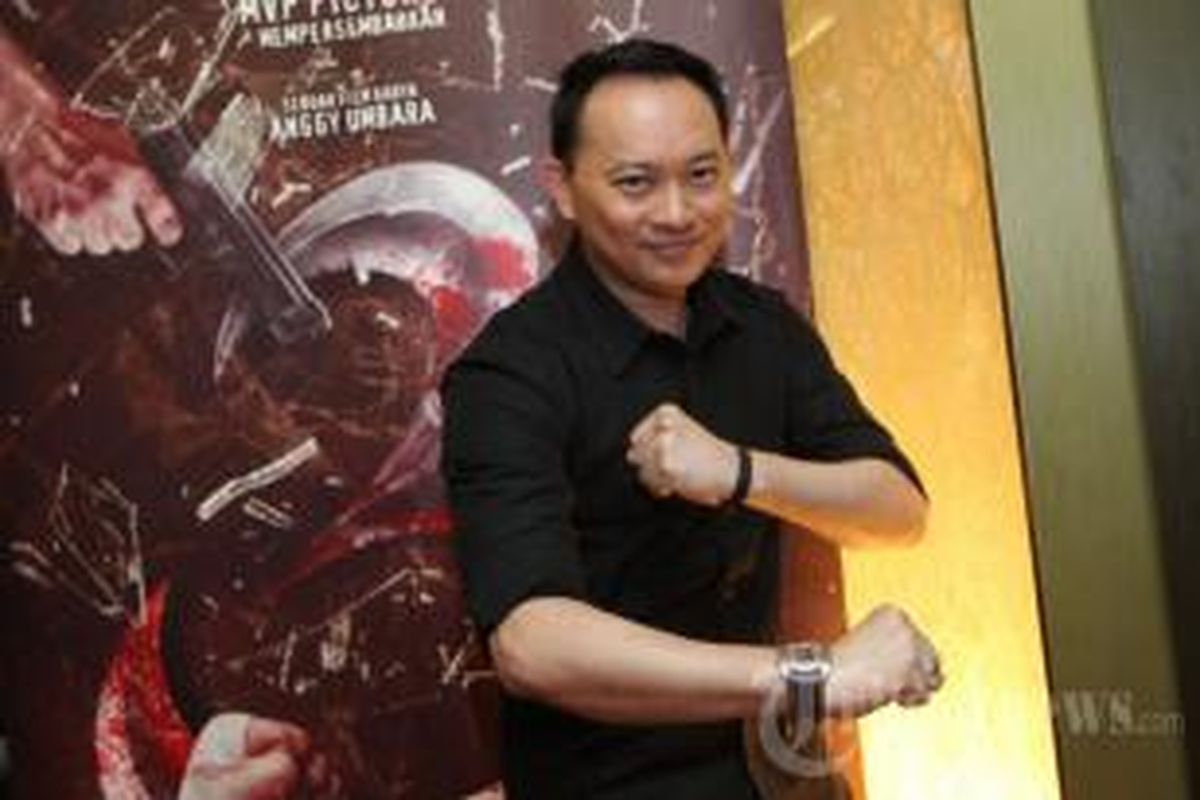 Verdi Solaiman berpose saat ditemui pada acara konferensi pers film terbarunya yang berjudul 3 (Alif Lam Mim), di Tower MVP, Kuningan, Jakarta Selatan, Senin (19/1/2015). Film bergenre action dan drama yang akan mulai syuting pada 1 Februari mendatang ini mengangkat tema tentang seni budaya bela diri silat Indonesia. (Tribunnews/Jeprima)