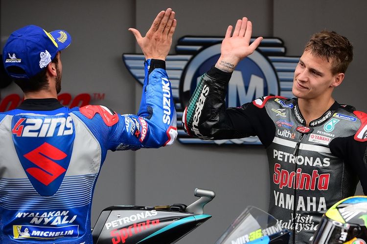 Alex Rins (kiri) dan Fabio Quartararo (kanan) saat merayakan podium pada MotoGP Catalan, 27 September 2020.