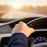 Tips Atasi Panik Saat Ban Mobil Selip di Musim Hujan