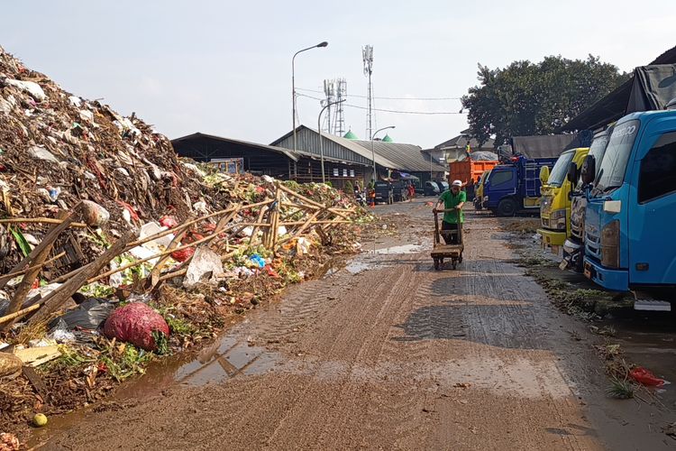 Pengangkutan Sampah Pasar Induk Kramat Jati Segera Diambil Alih Swasta
