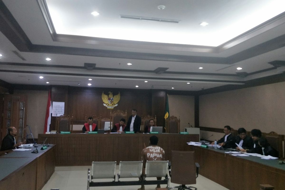 Enam orang aktivis Papua melalui kuasa hukumnya membacakan eksepsi di Pengadilan Negeri Jakarta Pusat pada Senin (6/1/2020).