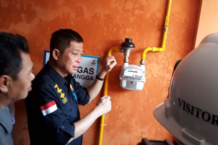 Menteri Jonan melihat meteran jargas di rumah warga di Kota Mojokerto
