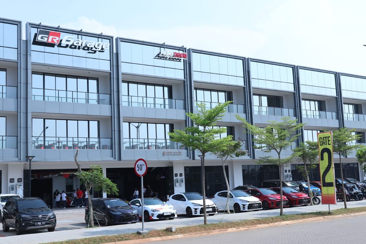 Toyota Gazoo Racing Enthusiast baru-baru ini mengadakan kegiatan bertajuk Beyond Hangout With GR Enthusiast, tepatnya pada hari Minggu (12/11/2023), di GR Garage by Auto 2000 yang berlokasi di Pantai Kita Ruko Soho Ebony Paradise, Daerah Khusus Ibu Kota Jakarta