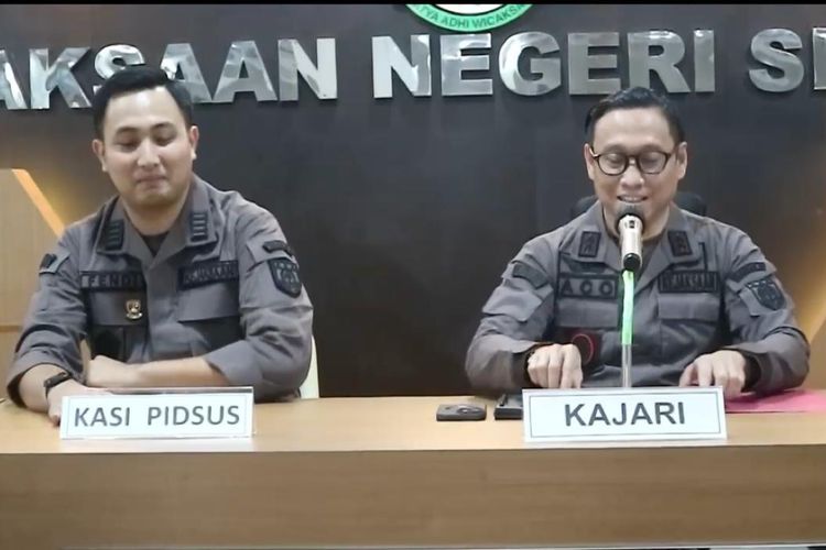 Kejaksaan Negeri Sintang menetapkan 4 tersangka dalam perkara tindak pidana korupsi kongkalikong kredit senilai Rp 2 miliar di Bank Pembangunan Daerah (BPD) Kalimantan Barat (Kalbar). 
