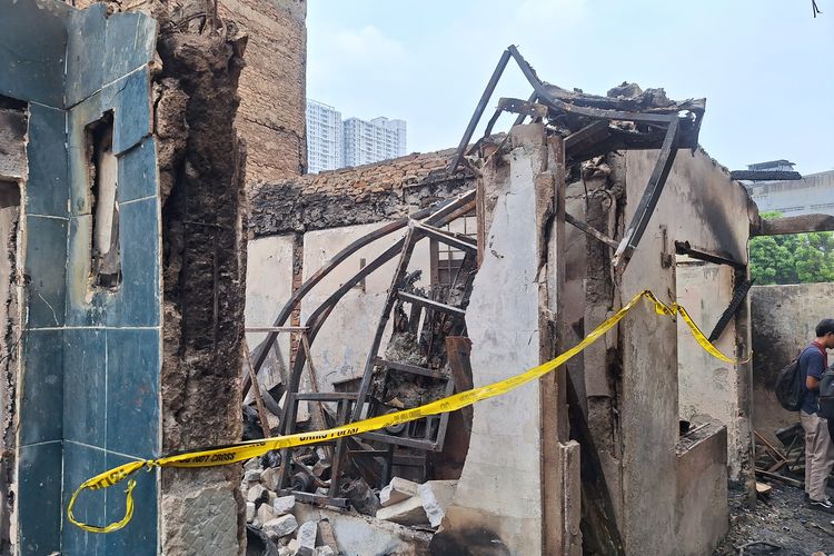 Korban Kebakaran Tambora Ditemukan Tewas Berpelukan di Kamar Mandi