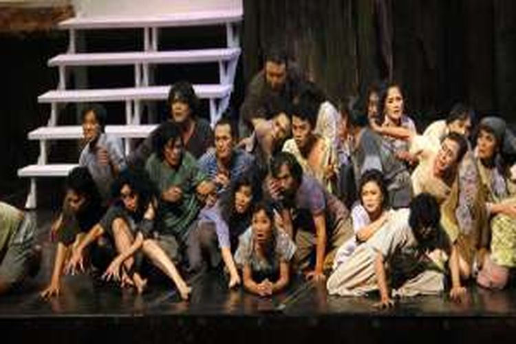 Dukungan BCA kepada Teater Koma merupakan bentuk komitmennya dalam melestarikan dan mendukung pengembangan budaya nasional, seni, sekaligus membentuk karakter bangsa Indonesia. Pertunjukan yang ditampilkan dalam bentuk nyanyian dan gerak khas Teater Koma ini akan menyuguhkan pesan moral yang baik untuk mahasiswa dan anak karyawan yang hadir.