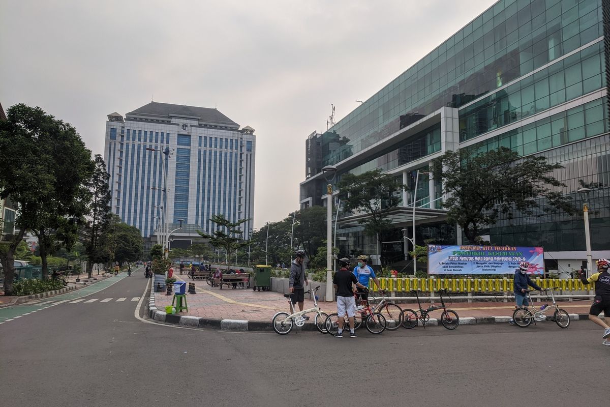 CFD di Jalan Puri Molek dan Puri Elok, di dekat kantor Wali Kota Jakarta Barat.