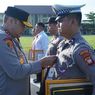 Polisi yang Ganjalkan Sepeda Motor untuk Cegah Tabrakan Beruntun Dapat Hadiah Umrah