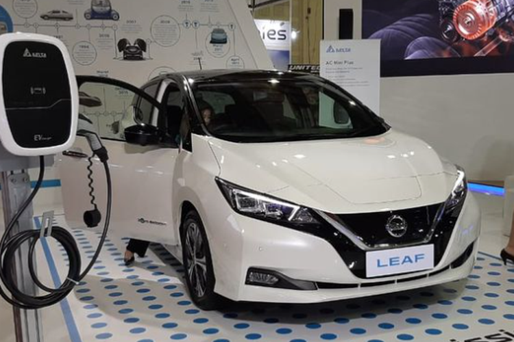 Mobil listrik Nissan Leaf bisa dicas dari rumah 