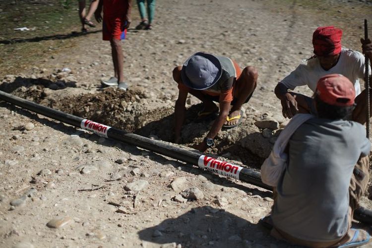 Vinilon Group melakukan pemasangan pipa lebih dari 7 km di wilayah NTT. Program ini adalah salah satu upaya Vinilon dalam mendukung kesejahteraan masyarakat di Indonesia untuk masa depan yang lebih baik. 