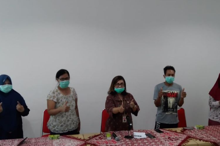 Keempat pasien sembuh yang dinyatakan negatif usai dirawat di RSUD KRMT Wongsonegoro Semarang, Selasa (31/3/2020)