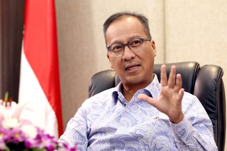 Menteri Sosial Agus Gumiwang Kartasasmita