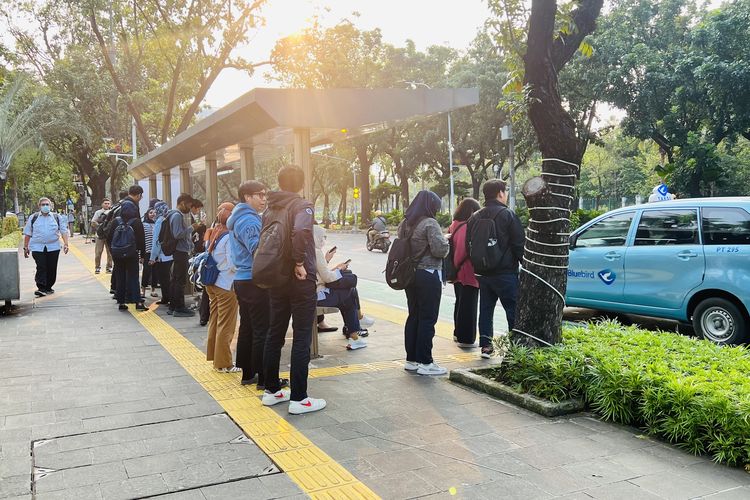 Siasat Pemprov Jakarta Tingkatkan Penggunaan Transportasi Publik...