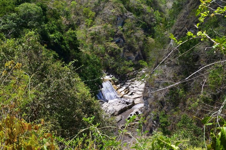 Potrait Air Terjun Tanggedu, di Sumba Timur, Nusa Tenggara Timur, Kamis (27/11/2025). 