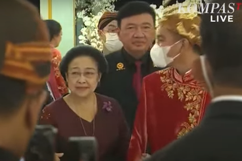 Momen Megawati Gandeng Tangan Gibran Usai Sesi Foto Bersama di Pernikahan Kaesang dan Erina